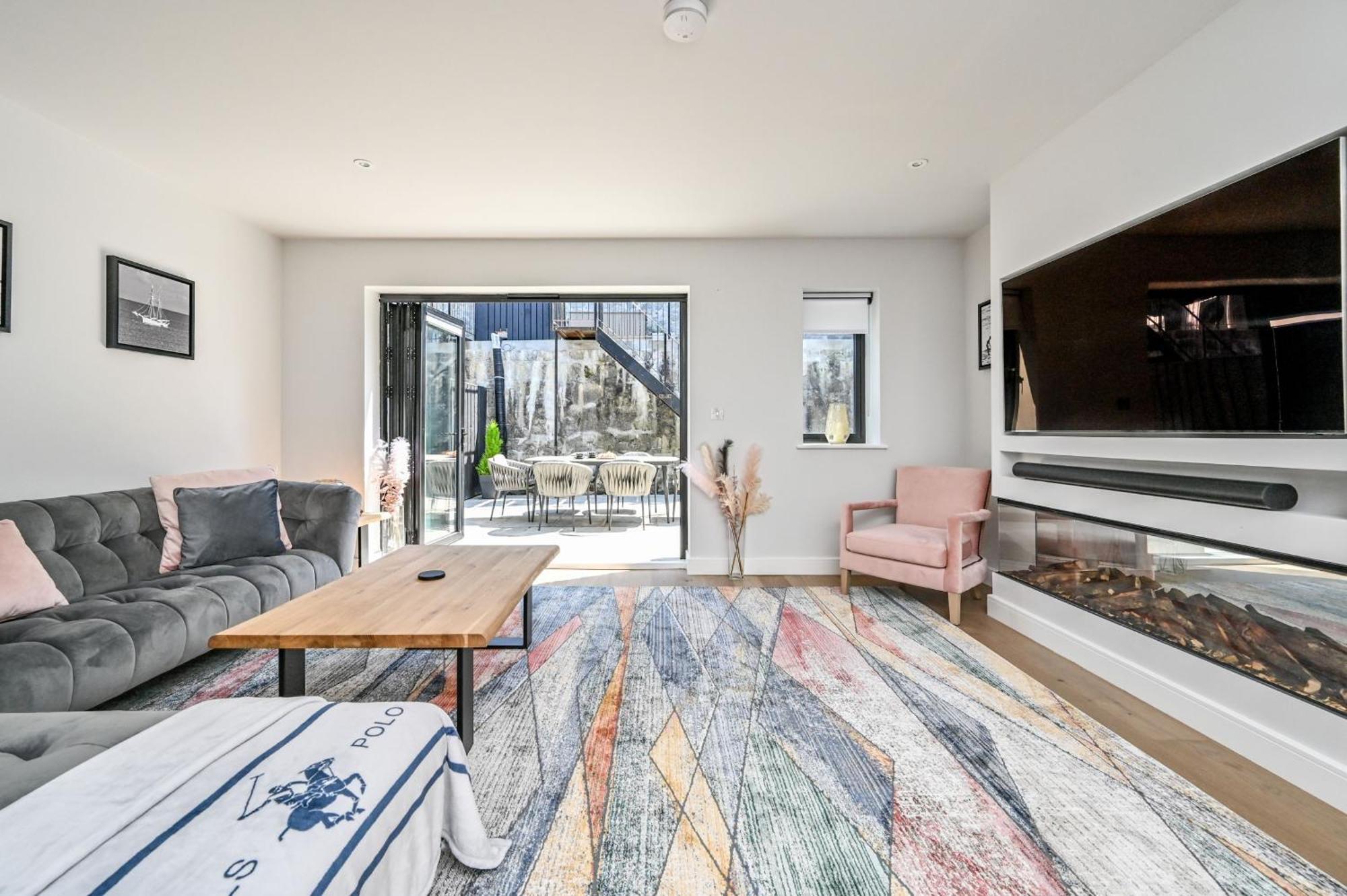 1 The Nest - Luxury Modern House Nr Beach & Bars With Sea Views & Free Parking Villa Charlestown  Esterno foto
