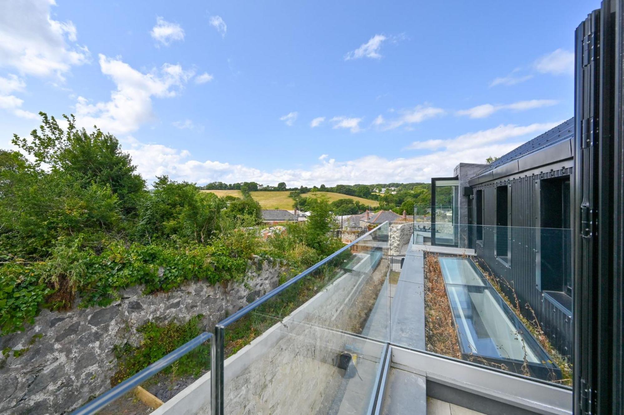 1 The Nest - Luxury Modern House Nr Beach & Bars With Sea Views & Free Parking Villa Charlestown  Esterno foto